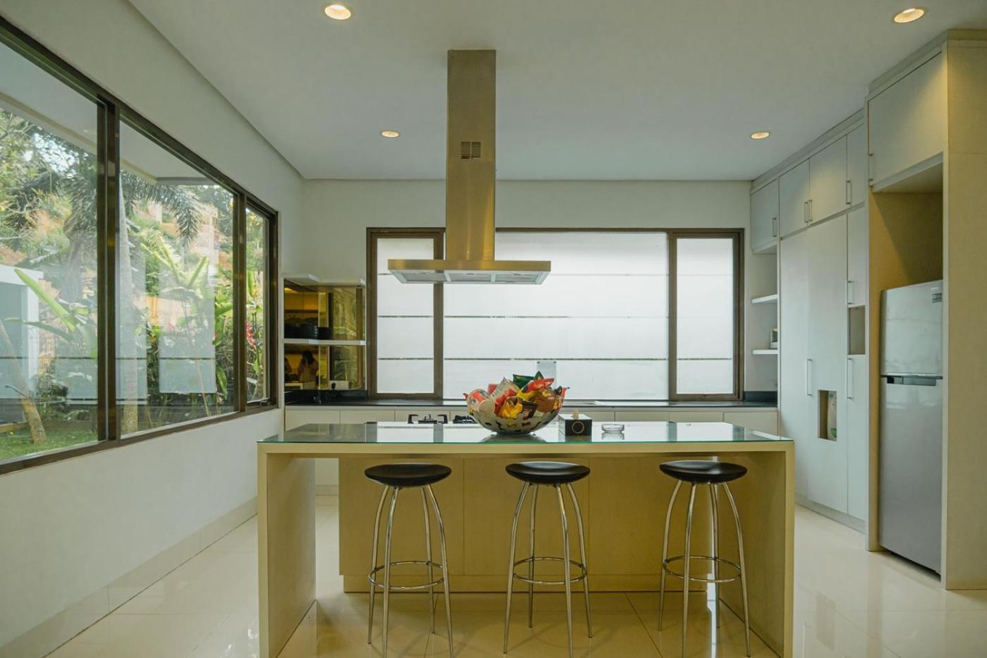 Oyama City View Villa 4 Bedrooms With A Private Swimming Pool Бандунг Экстерьер фото