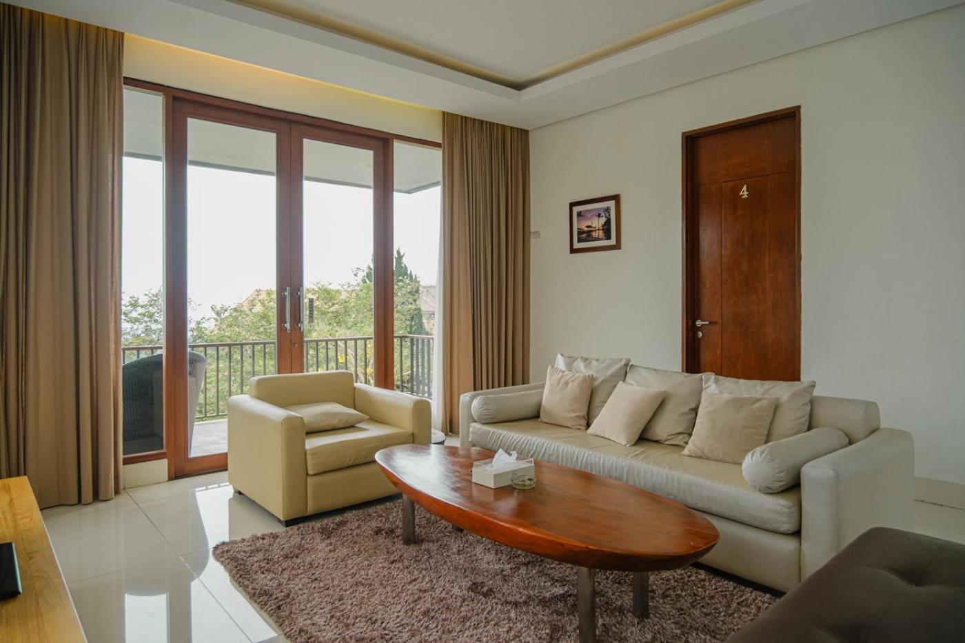 Oyama City View Villa 4 Bedrooms With A Private Swimming Pool Бандунг Экстерьер фото