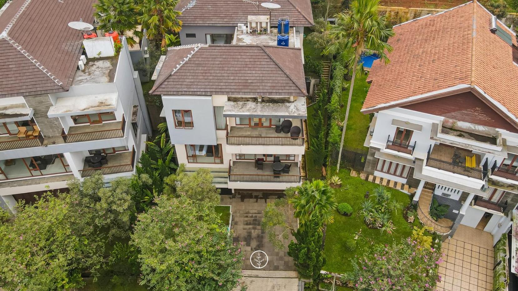 Oyama City View Villa 4 Bedrooms With A Private Swimming Pool Бандунг Экстерьер фото