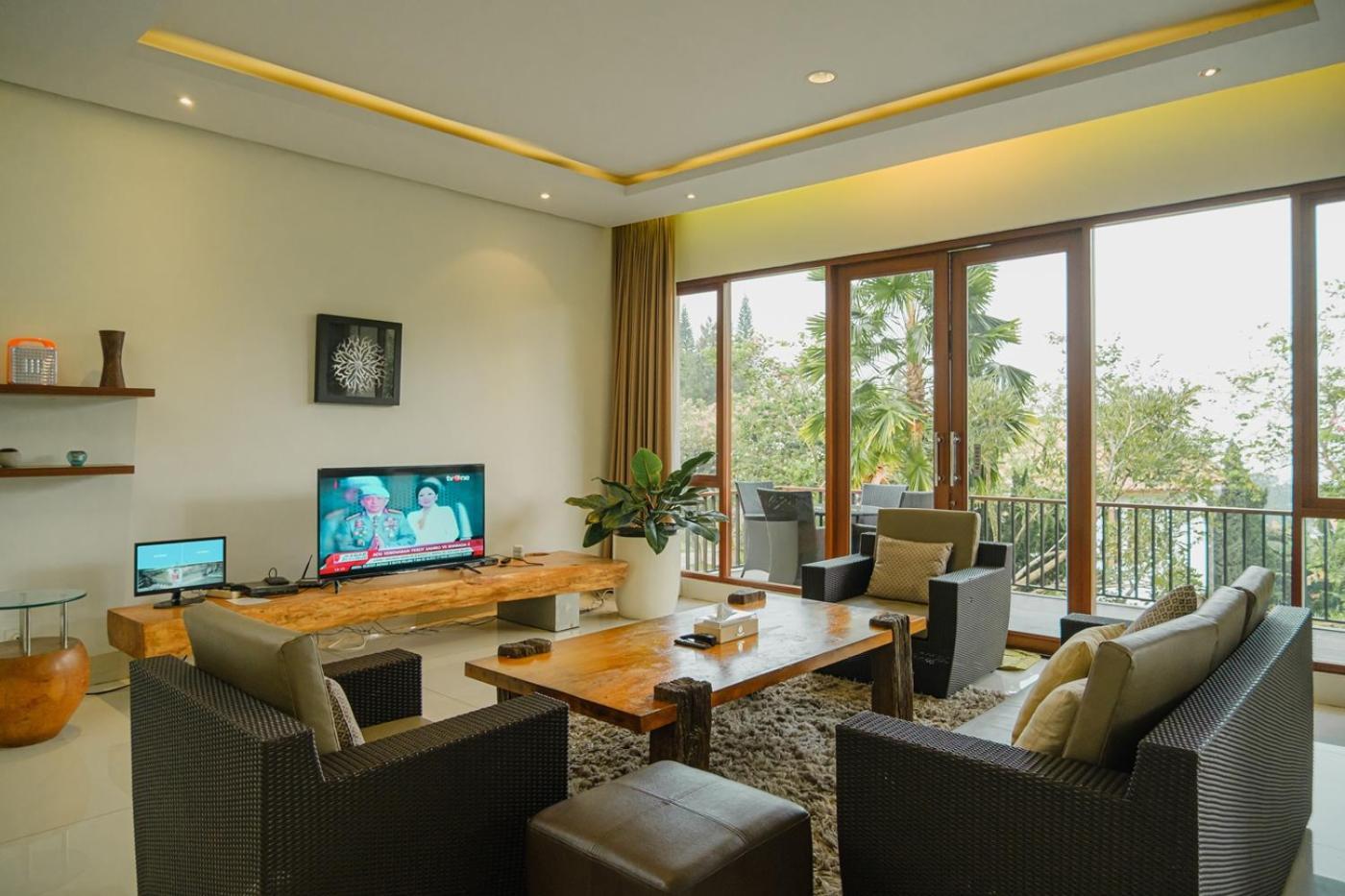 Oyama City View Villa 4 Bedrooms With A Private Swimming Pool Бандунг Экстерьер фото
