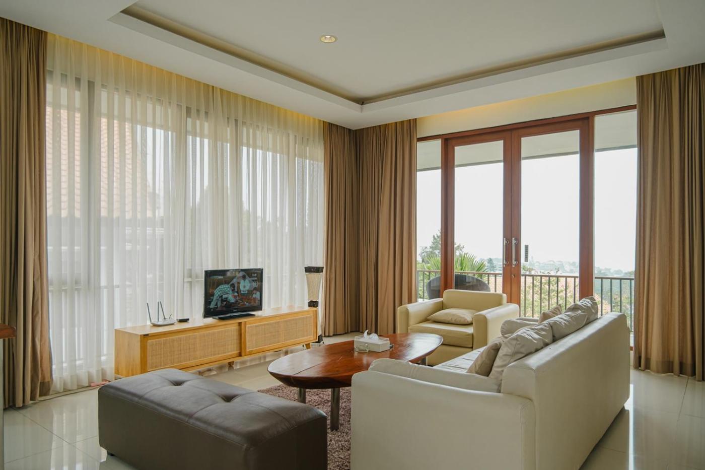 Oyama City View Villa 4 Bedrooms With A Private Swimming Pool Бандунг Экстерьер фото