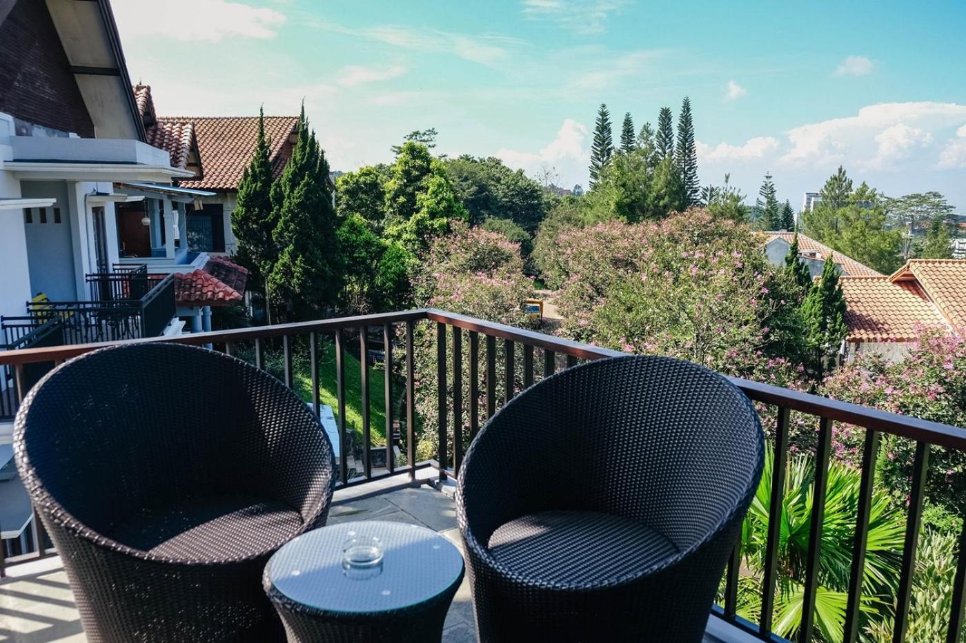 Oyama City View Villa 4 Bedrooms With A Private Swimming Pool Бандунг Экстерьер фото